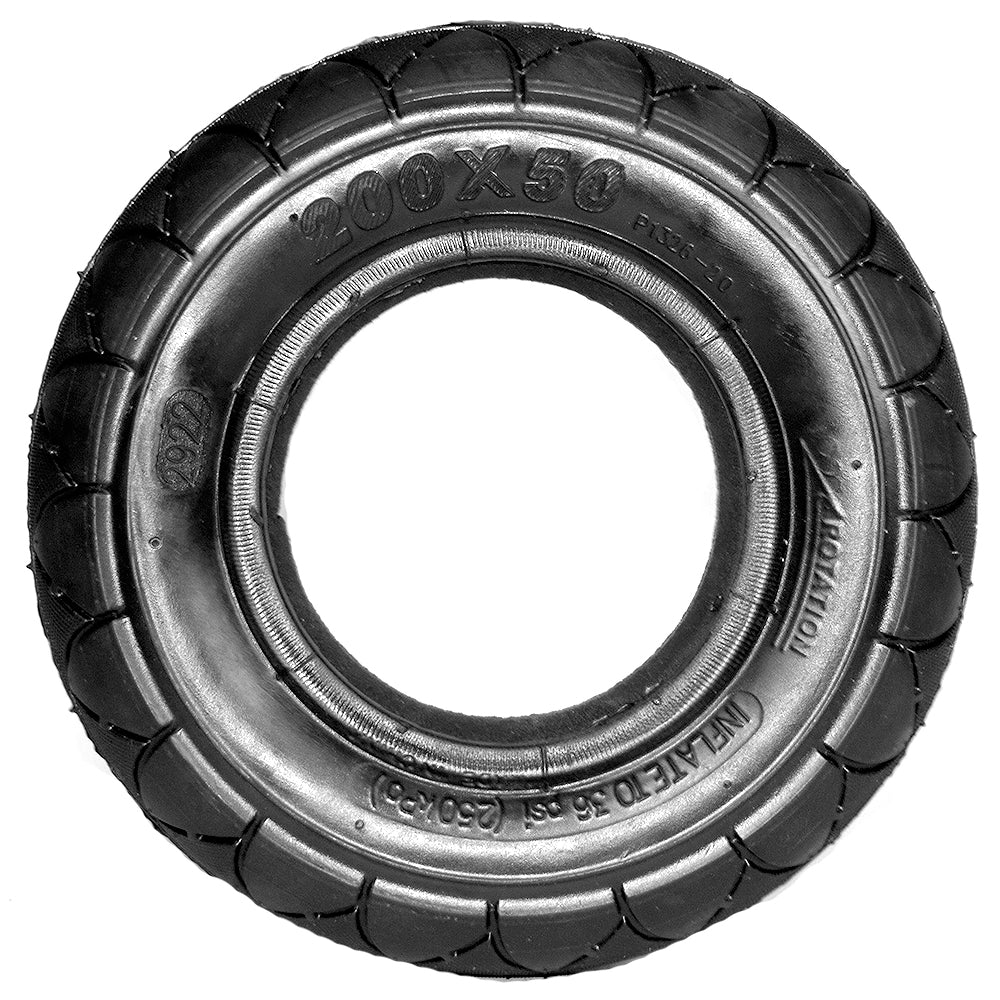 Détail de la gomme tendre du pneu 200x50 CST pour trottinette électrique